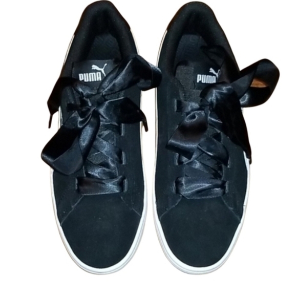 Youth Puma Sneakers - Picture 1 of 5